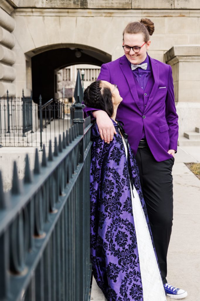 Boise, Idaho state Capitol building couples photography. Boise wedding photography. Purple color scheme. Couples photography poses.