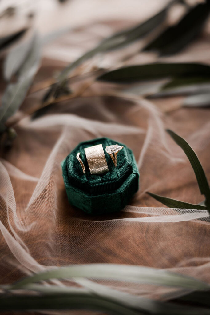 Idaho Wedding, timeless wedding, forest green and burnt orange wedding, Idaho wedding photographer