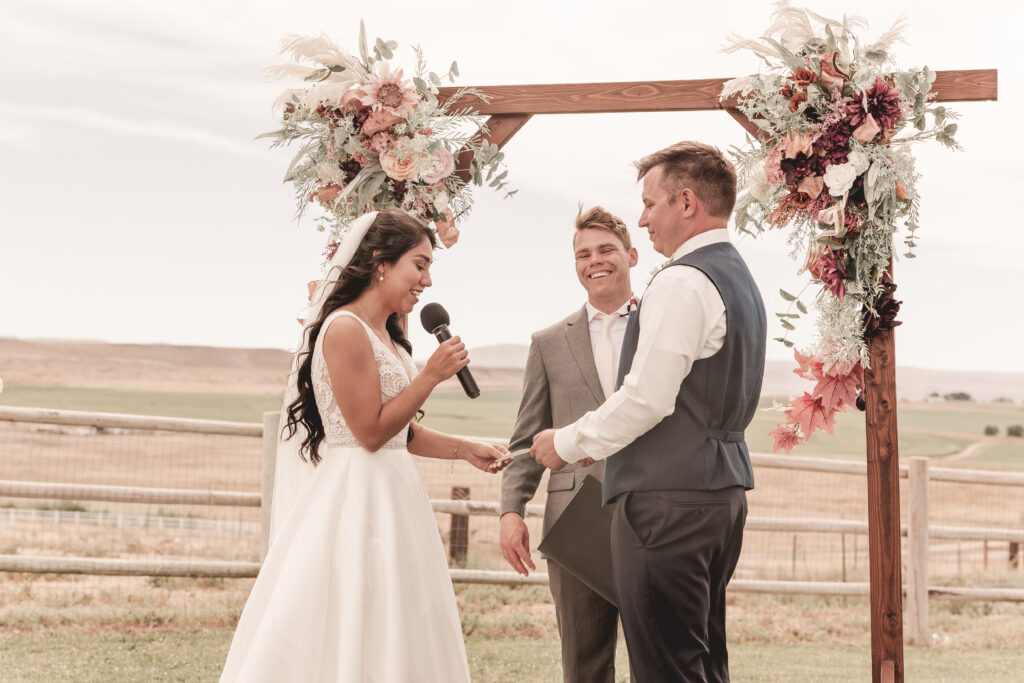 nampa idaho modern wedding, wedding photographer idaho, ceremony photos