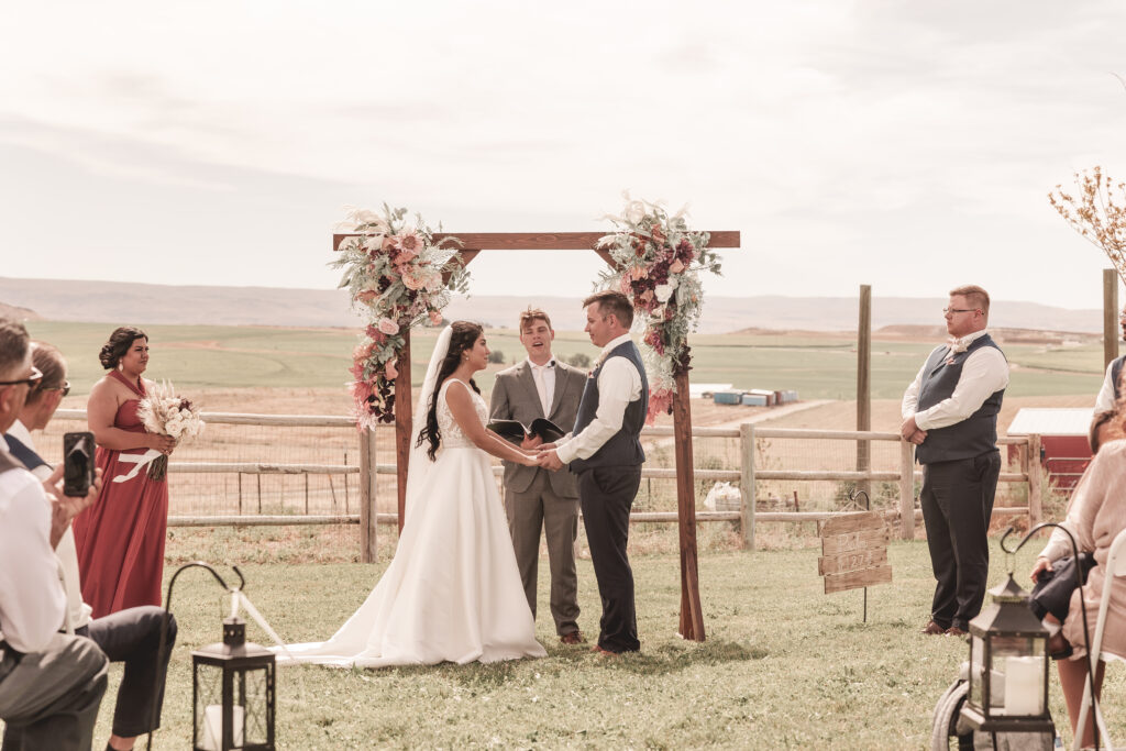 nampa idaho modern wedding, wedding photographer idaho, ceremony photos